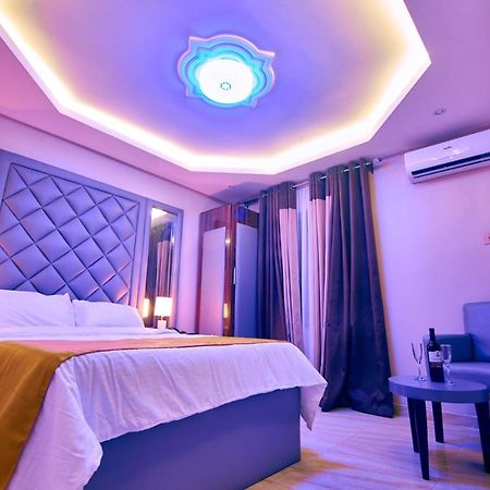 Double M Exquisite Suites And Lounge Lekki Ogombo Exteriér fotografie
